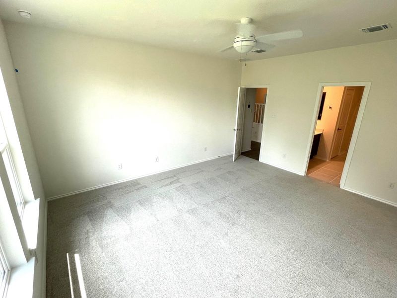 Spacious, unfurnished interior of a new home in Mustang Valley, Manor (Image 13). Spacious, unfurnished interior of a new home in Mustang Valley, Manor (Image 13).