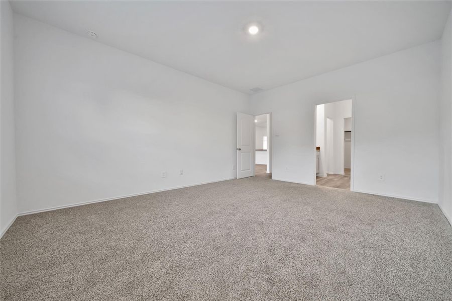 Spacious, unfurnished interior of a new home in Breckenridge Forest, Spring (Image 29).