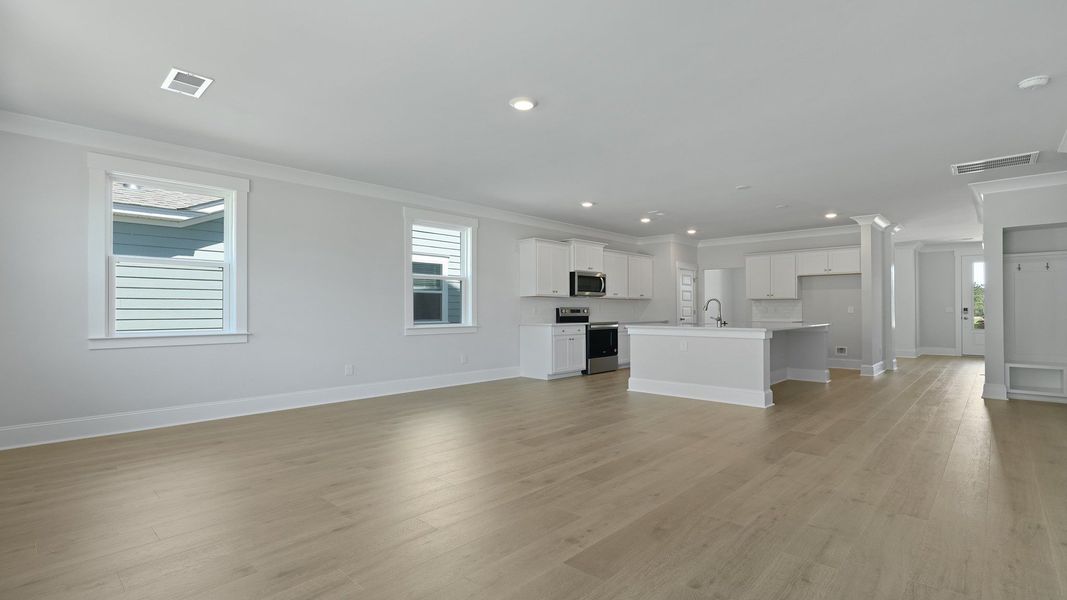 Spacious, unfurnished interior of a new home in Livingston Woods, Irmo (Image 17).