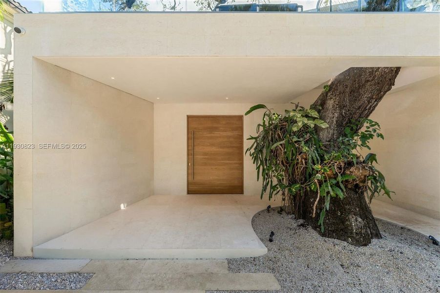 Exterior details and patio area of a home in , Miami (Image 22).