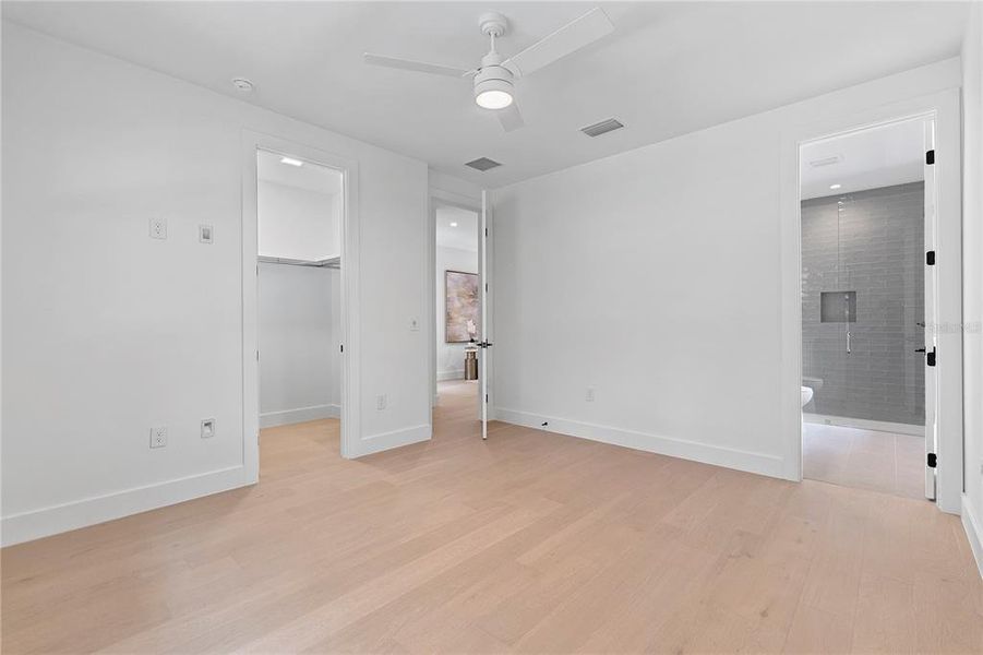 Spacious, unfurnished interior of a new home in , Orlando (Image 20).