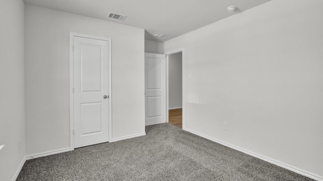 Spacious, unfurnished interior of a new home in Valor Farms, Royse City (Image 13).