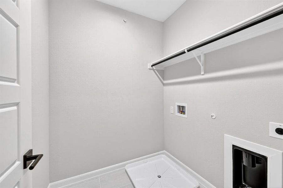 Spacious, unfurnished interior of a new home in Hillside at Las Colinas, Irving (Image 29).