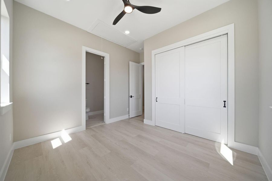 Spacious, unfurnished interior of a new home in , Tomball (Image 44).