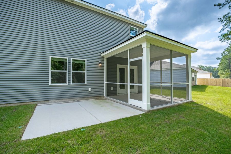 Exterior details and patio area of a home in Bradford Pointe, Summerville (Image 4).