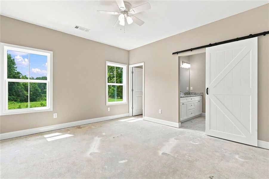 Spacious, unfurnished interior of a new home in , Jasper (Image 34).