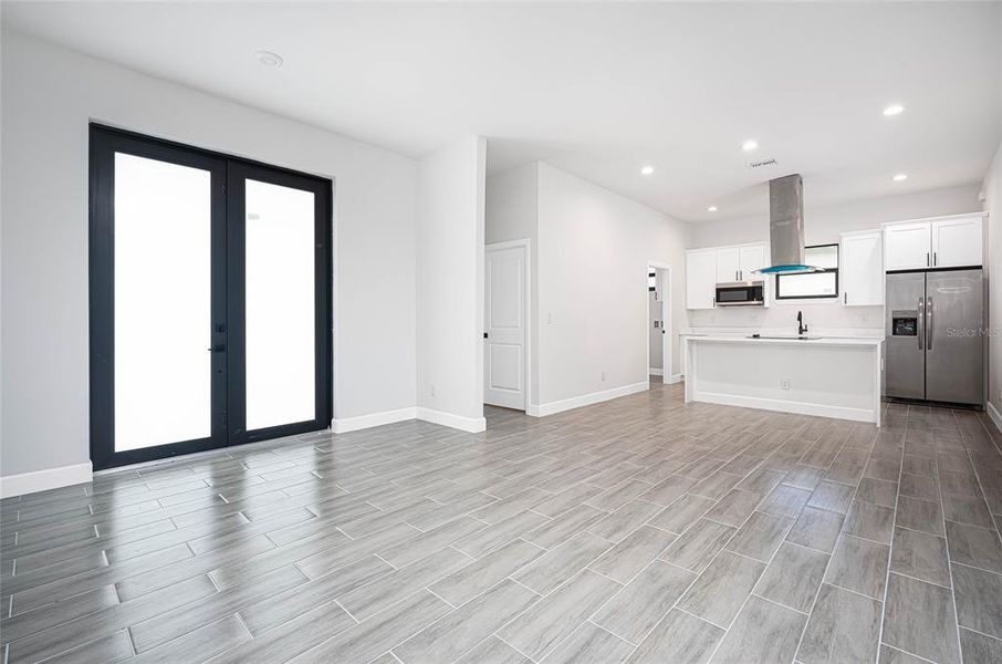 Spacious, unfurnished interior of a new home in , Rotonda West (Image 19).