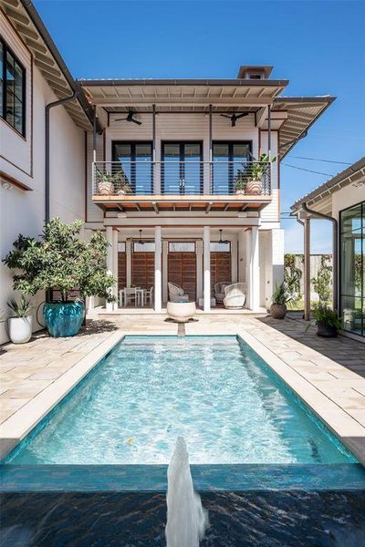 Exterior details and patio area of a home in , Dallas (Image 4).