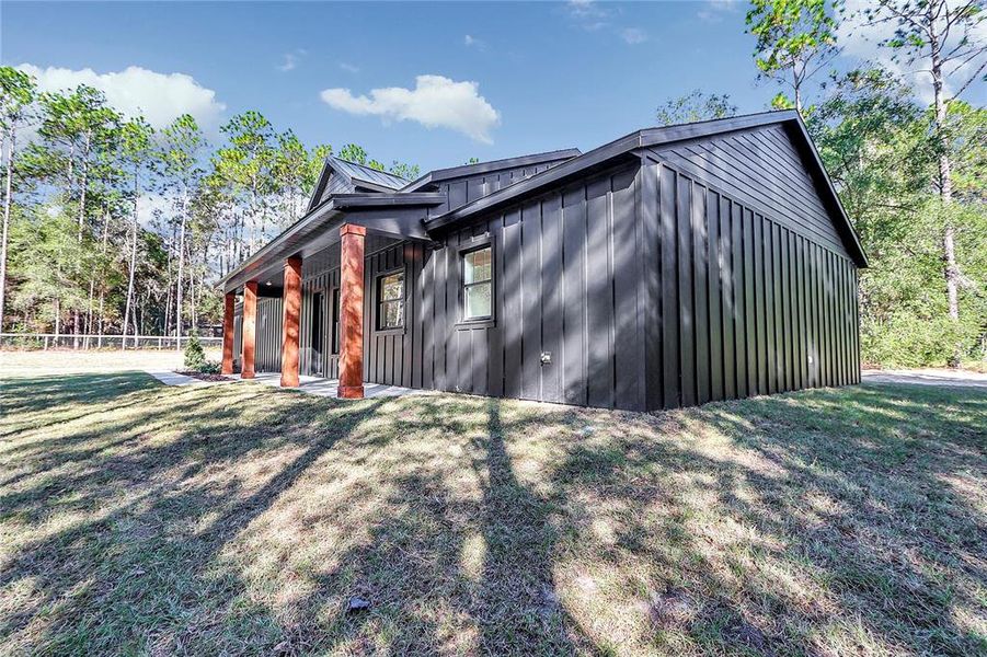 Exterior details and patio area of a home in , Ocala (Image 21).