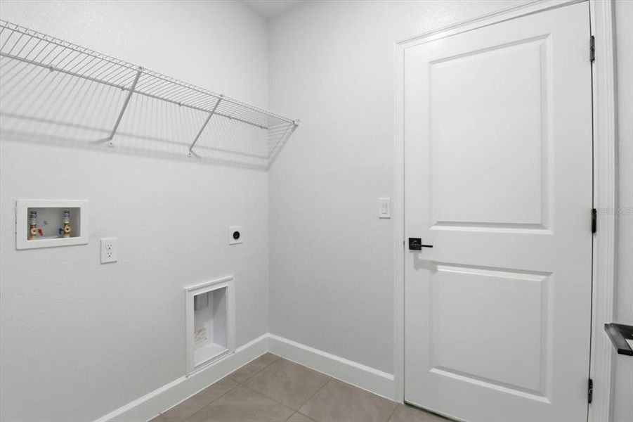 Spacious, unfurnished interior of a new home in , Dunnellon (Image 35).