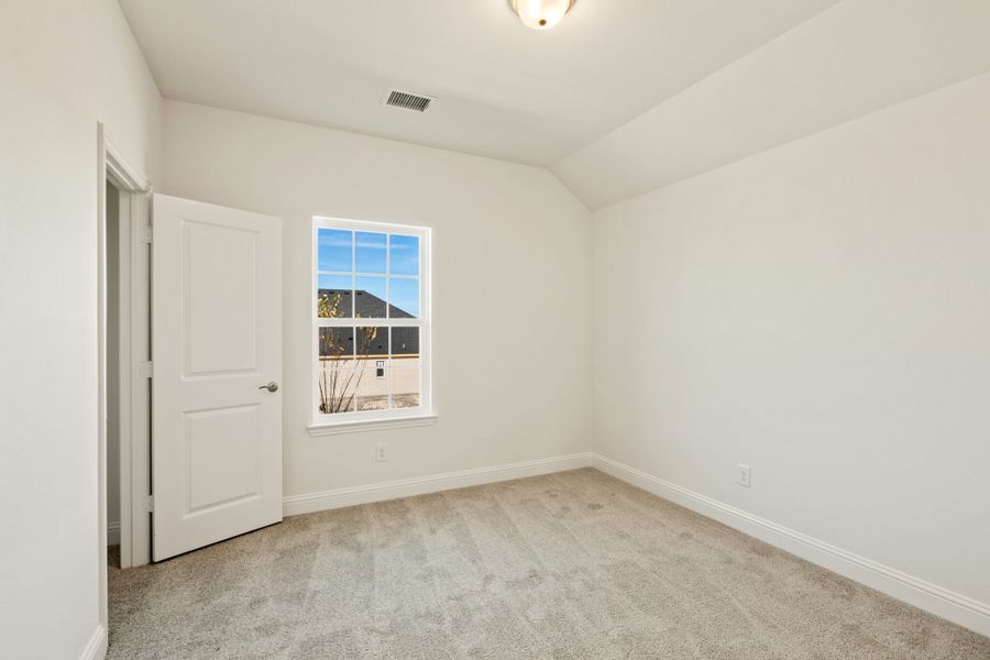 Spacious, unfurnished interior of a new home in Lake Breeze, Lavon (Image 40).