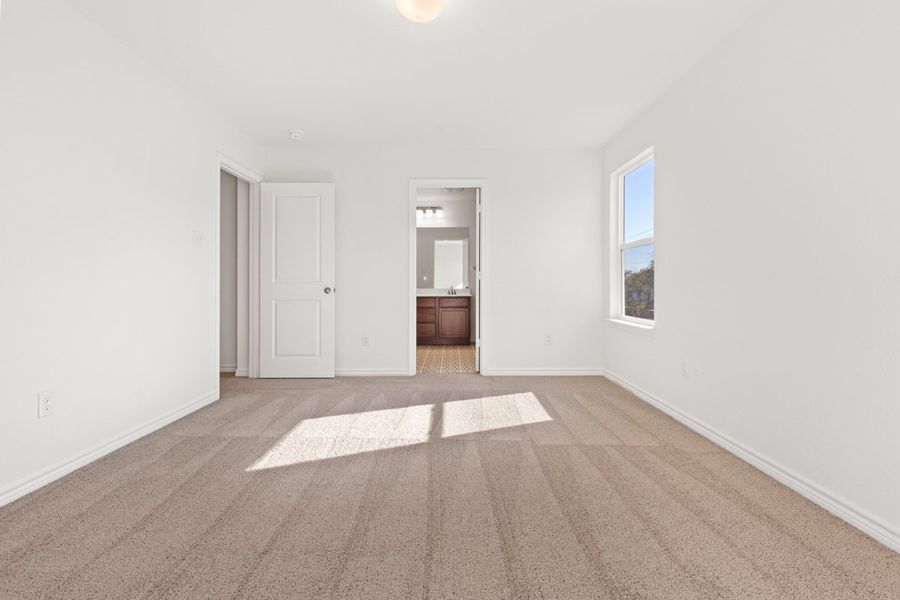 Spacious, unfurnished interior of a new home in Spanish Trails Villas, San Antonio (Image 7).