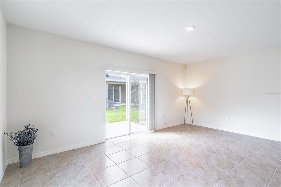 Spacious, unfurnished interior of a new home in , Davenport (Image 18).