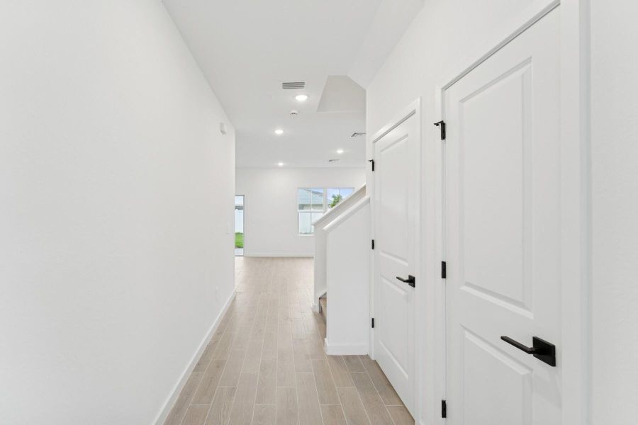 Spacious, unfurnished interior of a new home in , Fort Pierce (Image 33).