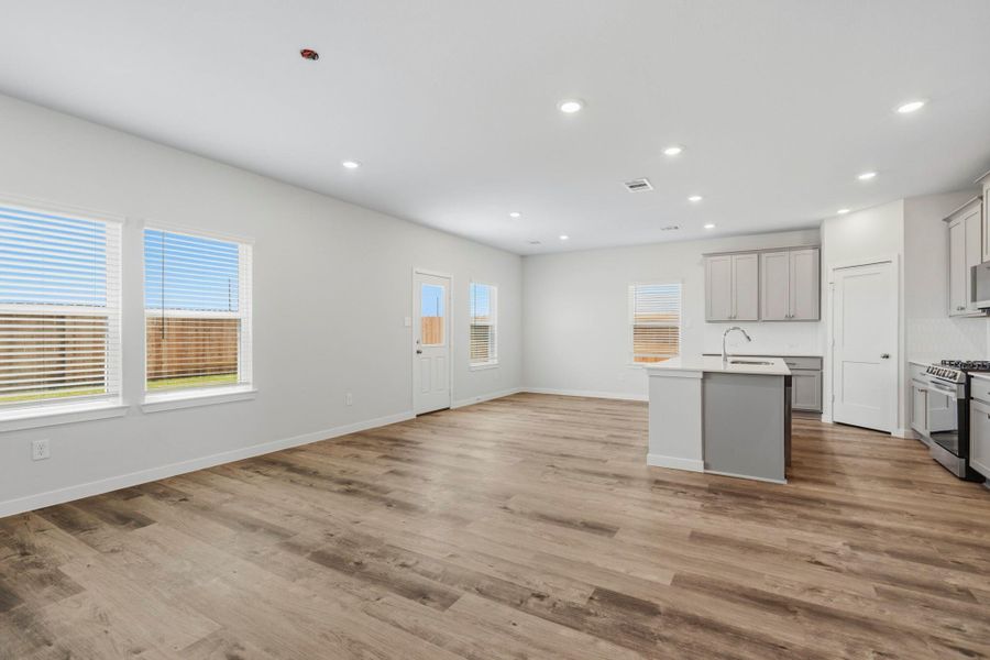 Spacious, unfurnished interior of a new home in Katy Reserve, Katy (Image 11).
