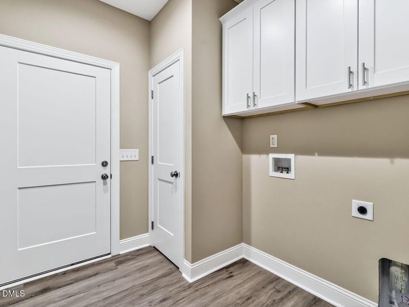 020-1280x960-laundry-room