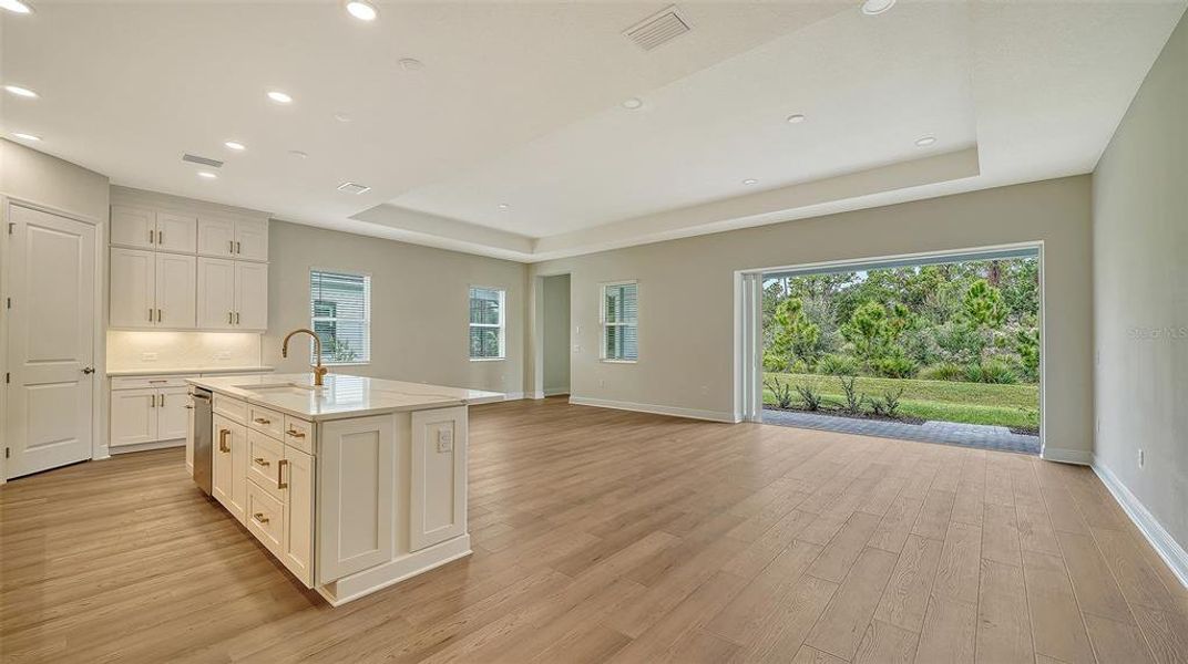 Spacious, unfurnished interior of a new home in , Sarasota (Image 19).