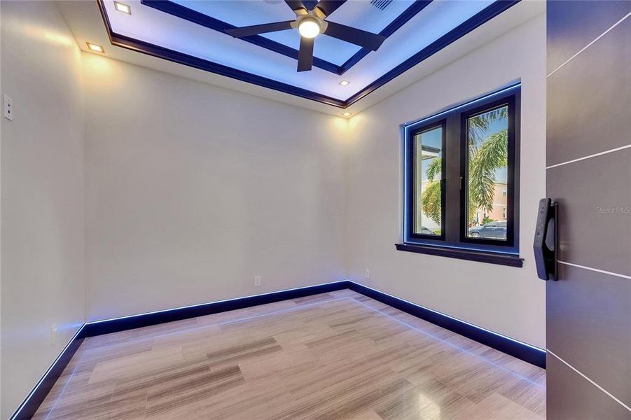 Spacious, unfurnished interior of a new home in , Apollo Beach (Image 22).