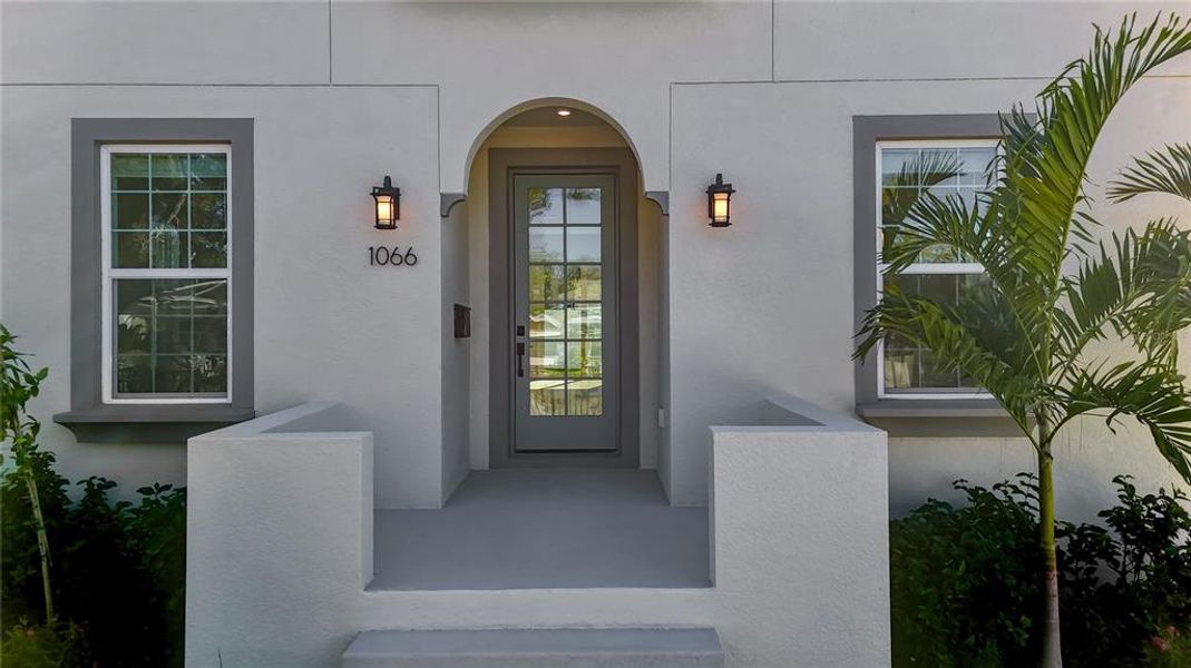 Exterior details and patio area of a home in , St. Petersburg (Image 26).