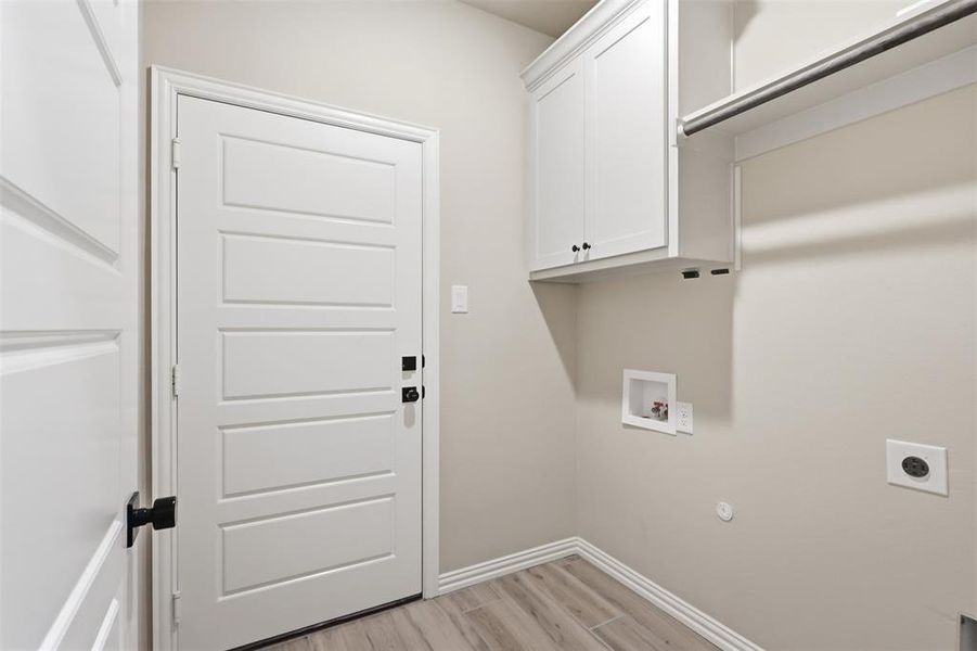 Spacious, unfurnished interior of a new home in , Saginaw (Image 17).