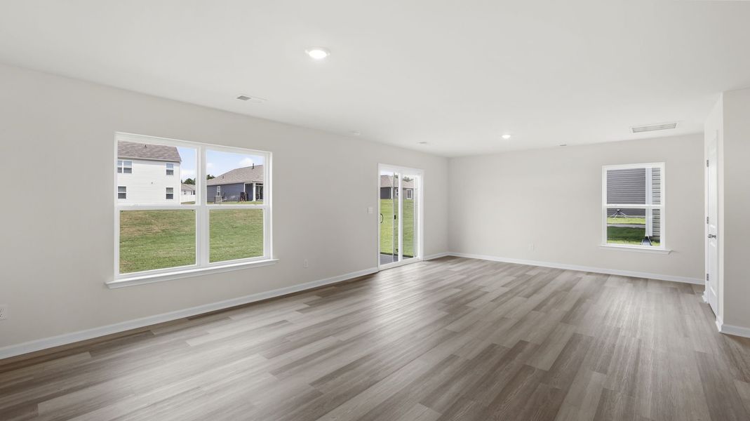 Spacious, unfurnished interior of a new home in Trailside Run, Spartanburg (Image 16).