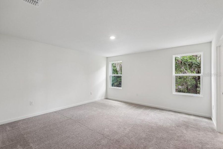 Spacious, unfurnished interior of a new home in Baywood Hills, Alachua (Image 11).