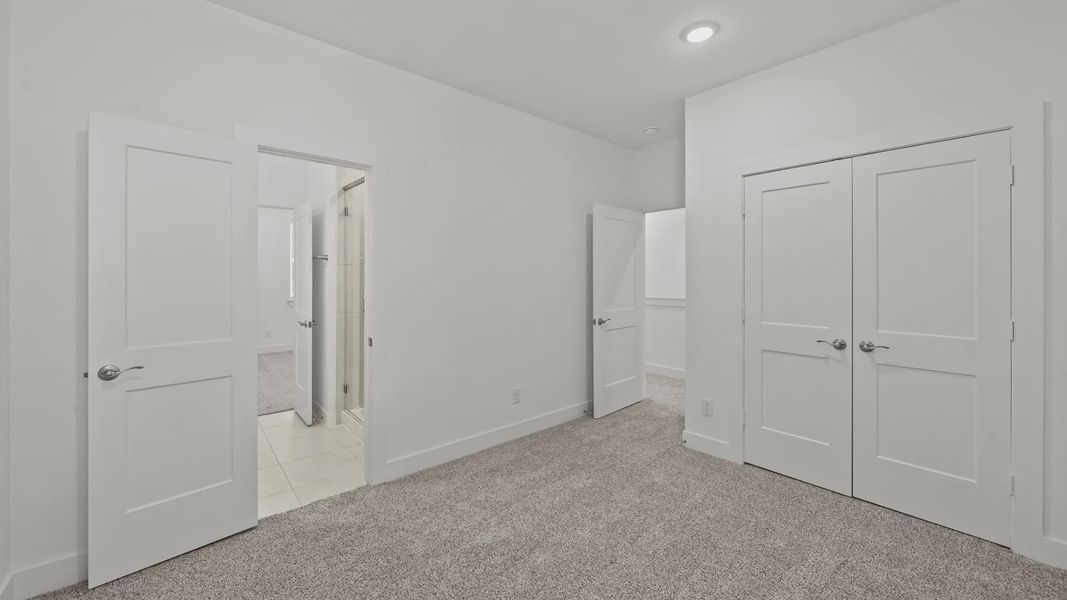 Spacious, unfurnished interior of a new home in Santa Rita Ranch, Liberty Hill (Image 25).