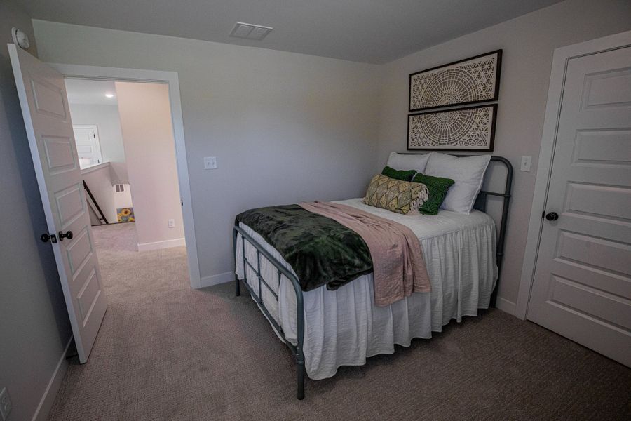 Representative furnished interior of a home built from the Willow by Grant & Co in Manor at Hall Creek, Arlington (Image 96).