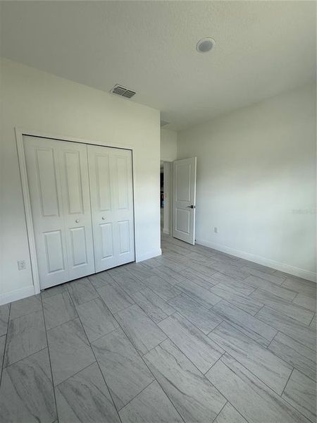 Spacious, unfurnished interior of a new home in , Citrus Springs (Image 11).