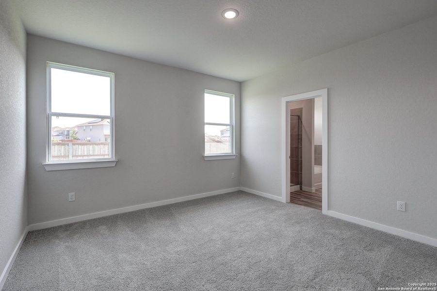Spacious, unfurnished interior of a new home in Cinco Lakes, San Antonio (Image 16).