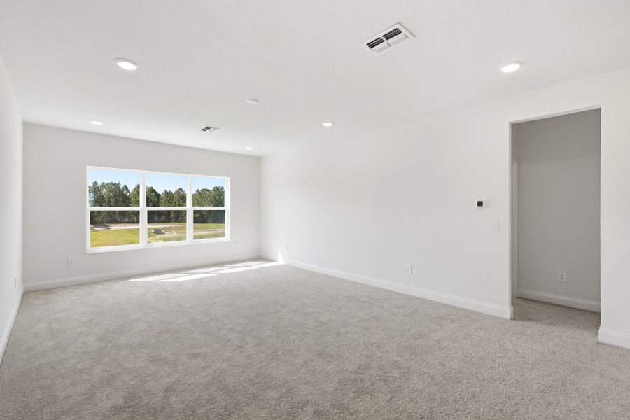 Spacious, unfurnished interior of a new home in Tamarack at Two Rivers, Zephyrhills (Image 15).