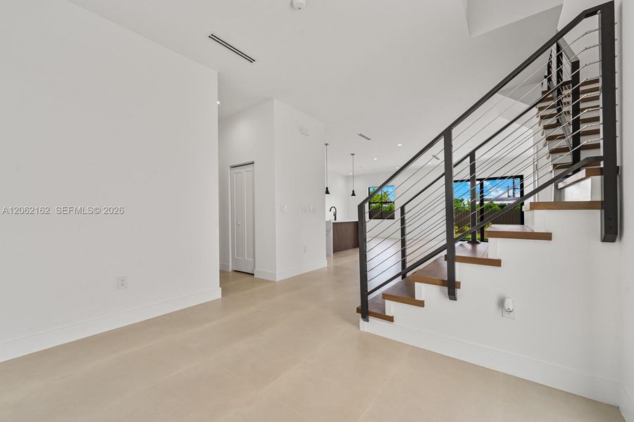 Spacious, unfurnished interior of a new home in , Miami (Image 21).