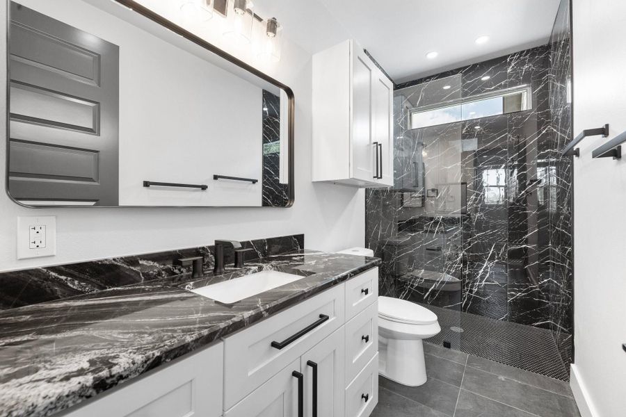 Bedroom 4's bathroom. Bedroom 4's bathroom.