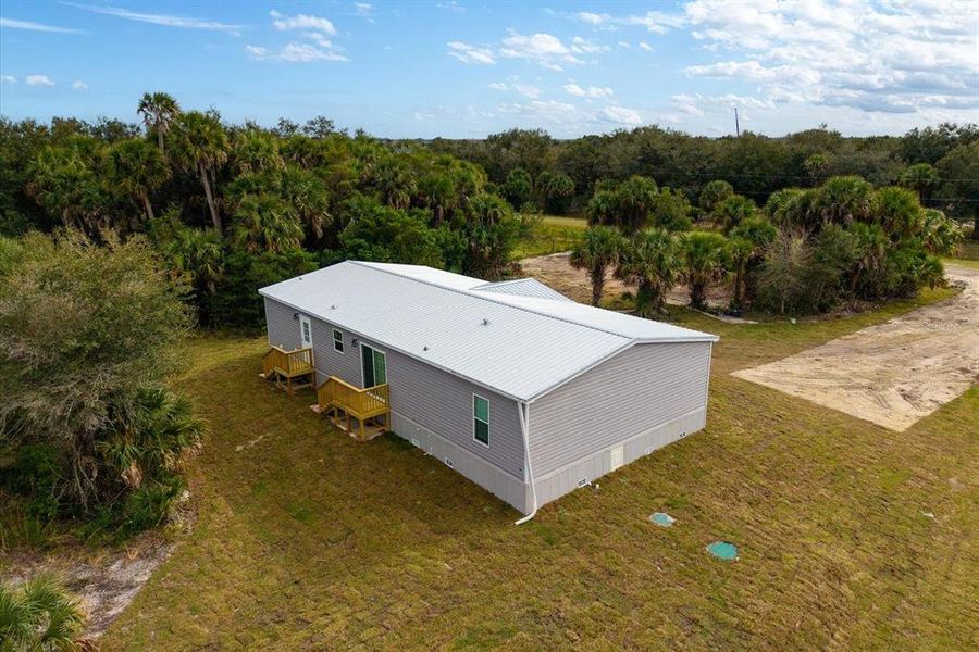 Exterior details and patio area of a home in , Okeechobee (Image 19).