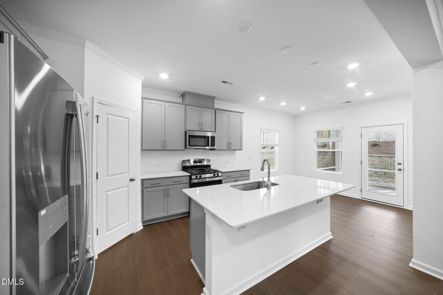 SUN_SherriDowns_Pic_Tessa-21