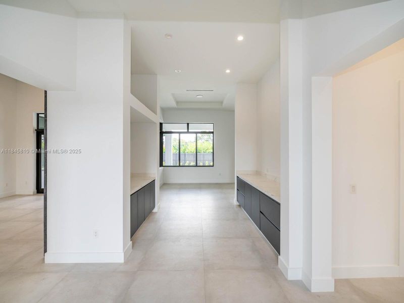 Spacious, unfurnished interior of a new home in , Miami (Image 45).