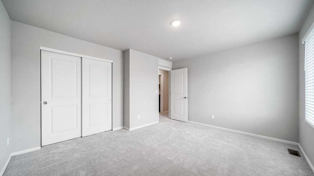 Spacious, unfurnished interior of a new home in Green Valley Ranch, Aurora (Image 28).