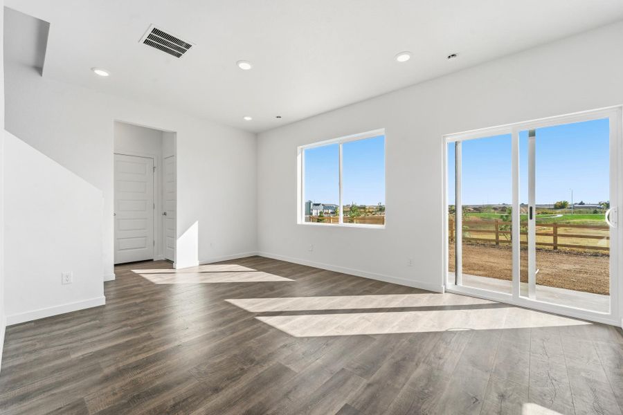 Spacious, unfurnished interior of a new home in Granary, Johnstown (Image 14).