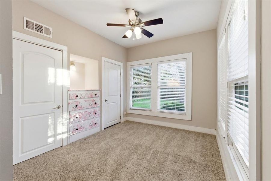 Spacious, unfurnished interior of a new home in , Cleburne (Image 12).
