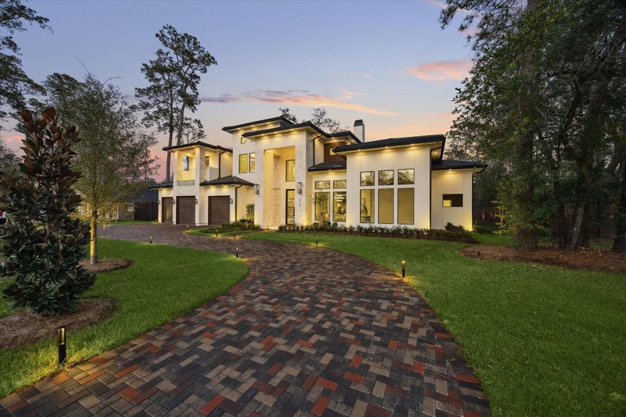 This home sits on a generous lot (20,508 sf) in the quiet upscale Chapelwood neighborhood of Bunker Hill Village. This home sits on a generous lot (20,508 sf) in the quiet upscale Chapelwood neighborhood of Bunker Hill Village.