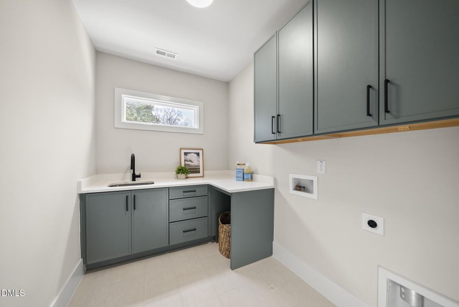 24 - 407 Waldo - Laundry