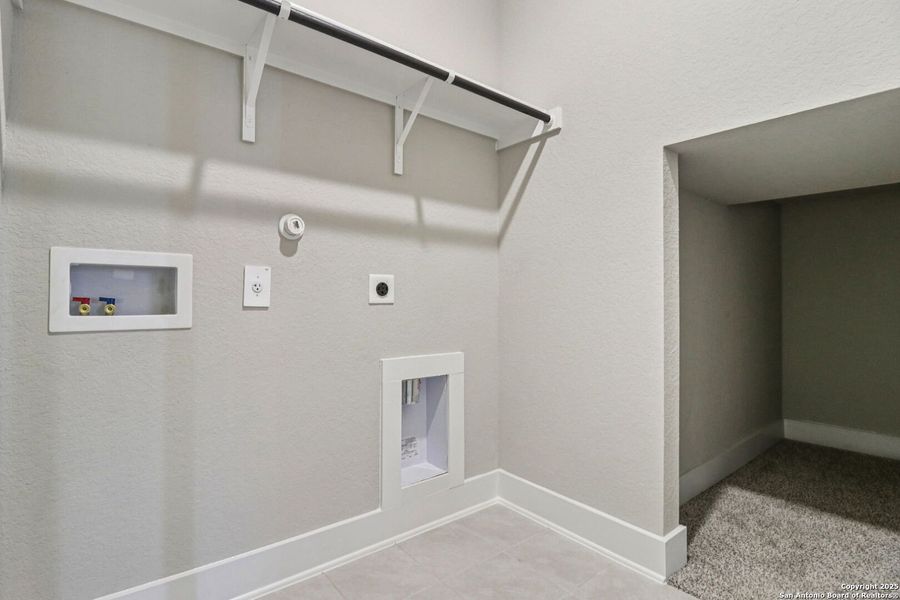 Spacious, unfurnished interior of a new home in Carmel Ranch, Schertz (Image 18). Spacious, unfurnished interior of a new home in Carmel Ranch, Schertz (Image 18).