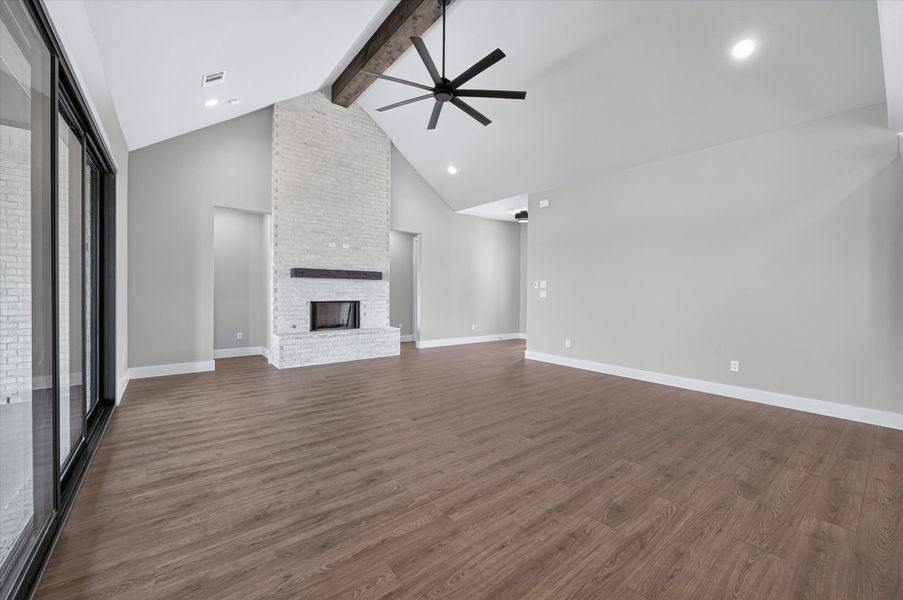 Spacious, unfurnished interior of a new home in Paloma Ranches, Justin (Image 24).