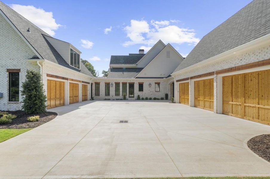 Exterior details and patio area of a home in , Alpharetta (Image 29).