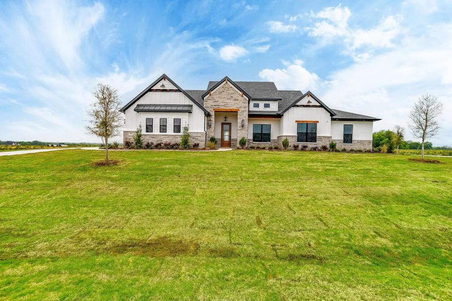 Representative exterior photo of a completed home built from the The Luke by Elmwood Custom Homes in Matthews Farm, Venus, TX (Image 6). Representative exterior photo of a completed home built from the The Luke by Elmwood Custom Homes in Matthews Farm, Venus, TX (Image 6).