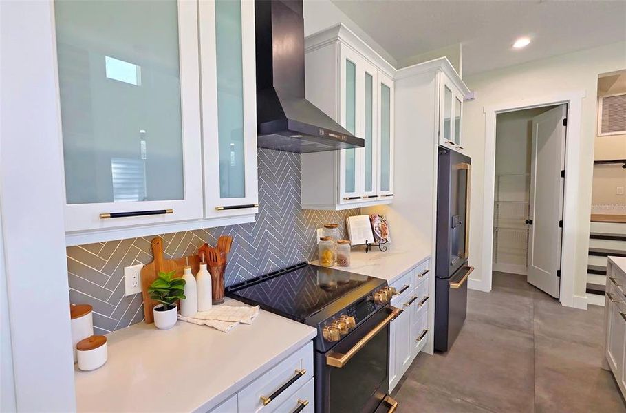 Furnished interior view inside a new home in , Sarasota (Image 19).