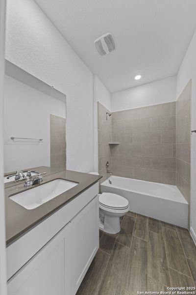 Furnished interior view inside a new home in Gatehouse: Brookstone II Collection, New Braunfels (Image 8). Furnished interior view inside a new home in Gatehouse: Brookstone II Collection, New Braunfels (Image 8).