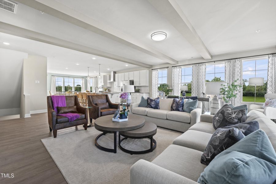 P_RAL_AXS_Julianne_INT_FAM_1 (1)