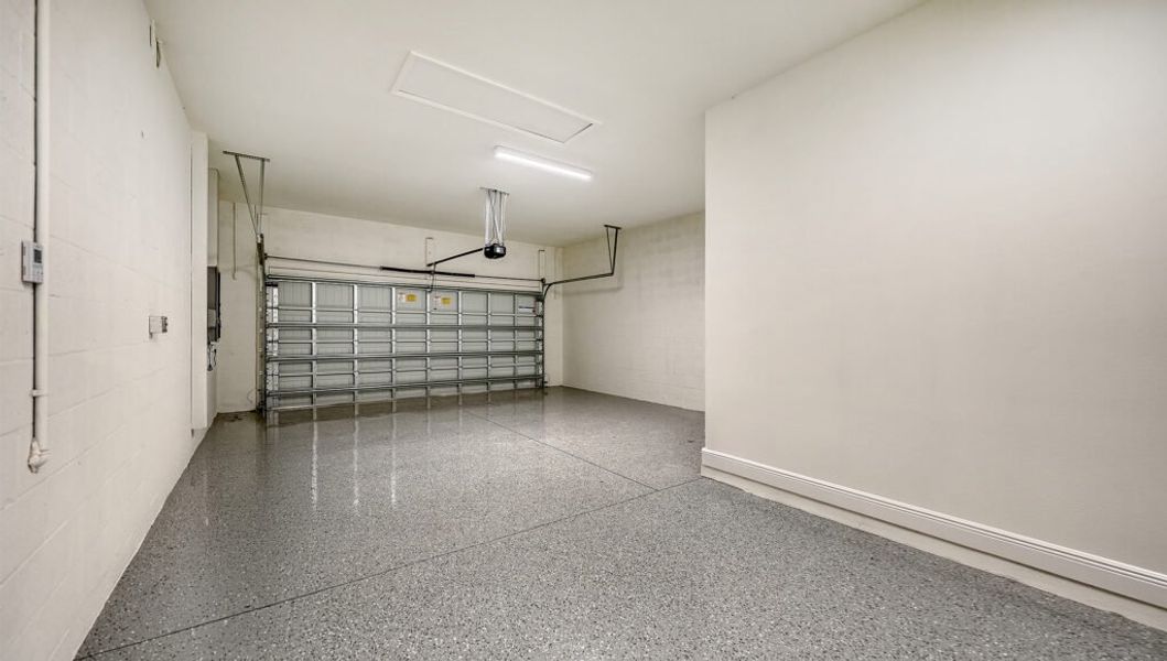 Spacious, unfurnished interior of a new home in Canoe Creek, Parrish (Image 42).