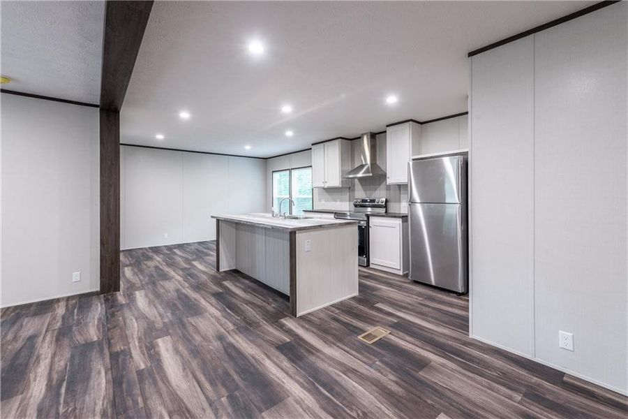 Furnished interior view inside a new home in , Jasper (Image 16).